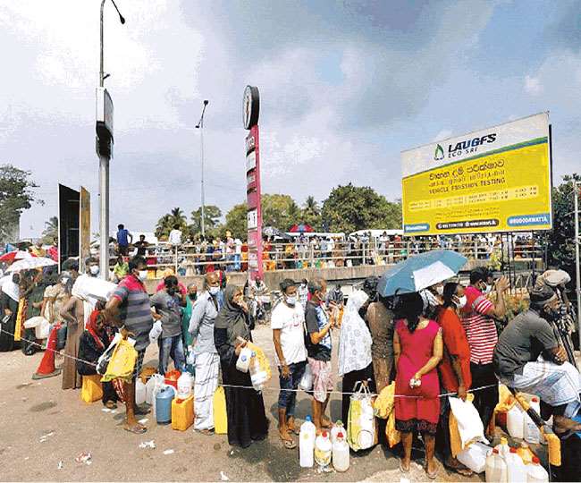  श्रीलंका में हिंसा के बाद आम नागरिकों की जिंदगी मुसीबत में। 